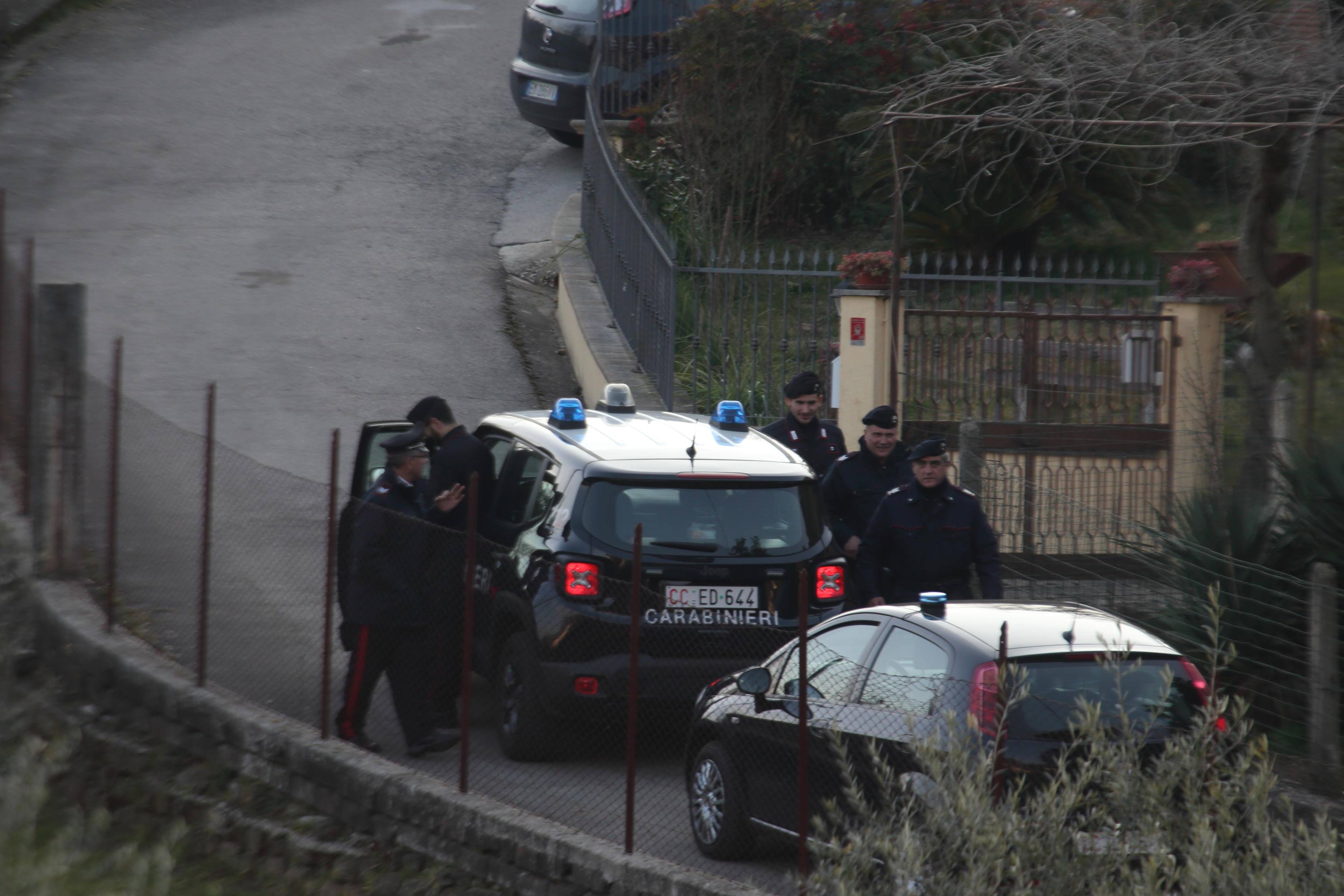 Omicidio Thomas Bricca, perquisizioni dei carabinieri ad Alatri Maxi blitz e perquisizioni da parte dei carabinieri nell'ambito delle indagini sula morte di Thomas Bricca, il ragazzo ucciso con un colpo di pistola ad Alatri, 20 febbraio 2023.
ANSA/ ANTONIO NARDELLI