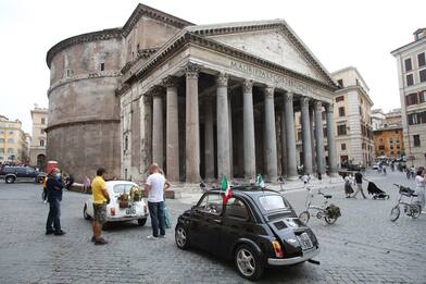 Roma, stop alla circolazione per le auto d’epoca. Ricorso a Mattarella