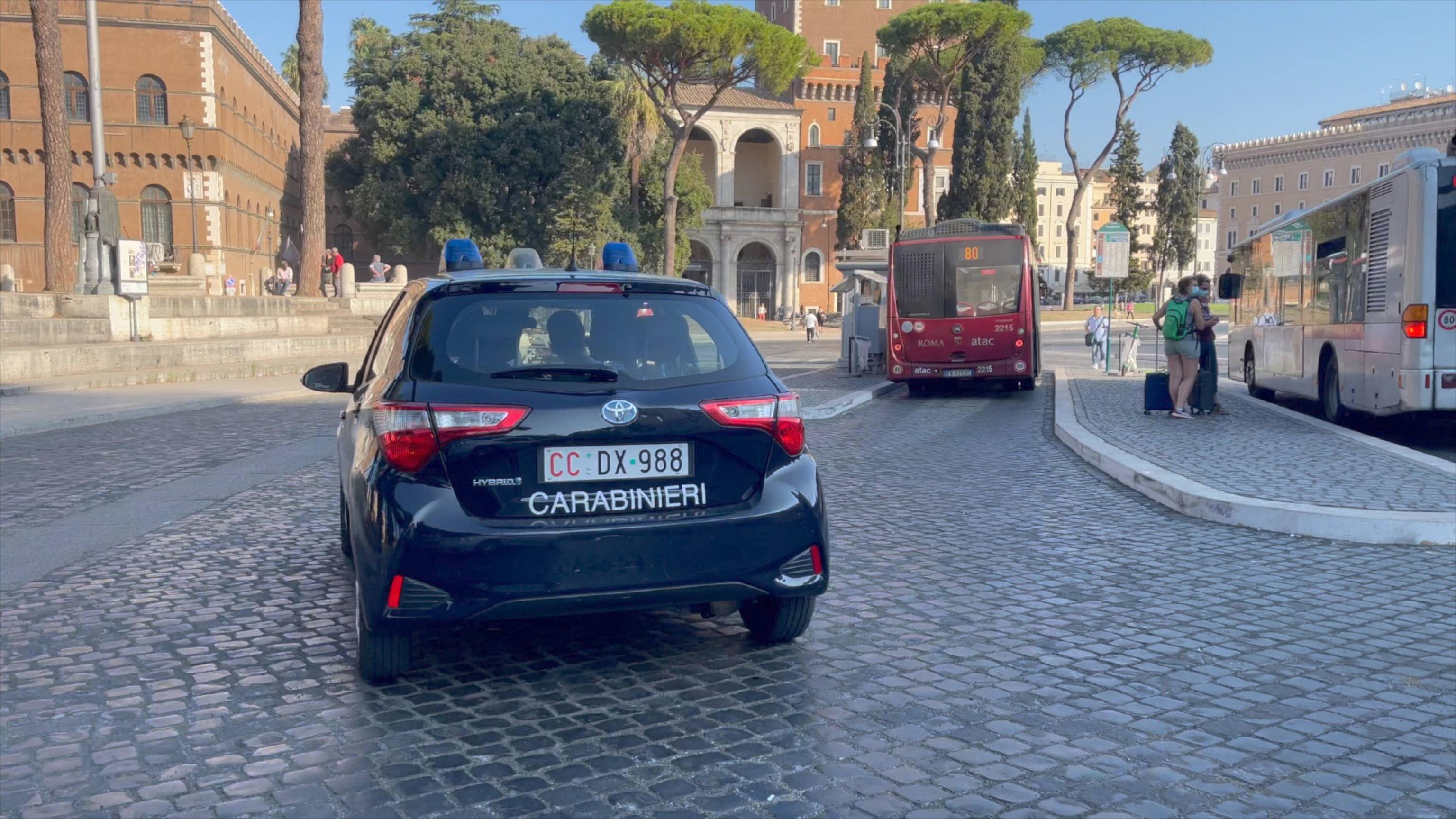 Carabinieri in piazza Venezia