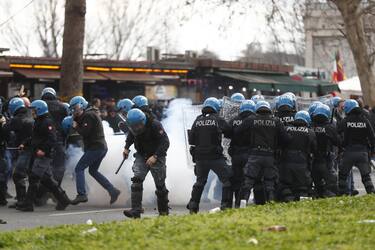 Anti riot police face-off with protesters as hundreds of soccer supporters by Lazio and Roma before the derby outside the Olympic stadium in Rome, Italy, 19 March 2023.
ANSA/ANGELO CARCONI