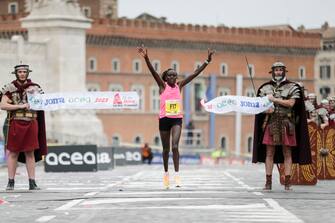 Foto Cecilia Fabiano /LaPresse
19-03- 2023 Roma, Italia - Maratona di  Roma 2023 - Nella Foto : prima donna Betty Chepkwony 
March 19 , 2023 Rome Italy &#x2014; Rome Marathon 2023  in the Photo   :  first female runner Betty Chepkwony