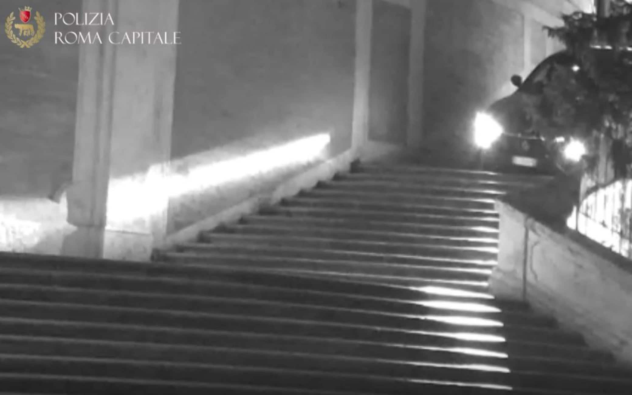 La Maserati sulla scalinata di TrinitÃ  dei Monti a Roma la notte dello scorso 11 maggio 2022. ANSA/ ROMA CAPITALE ++HO - NO SALES EDITORIAL USE ONLY++
