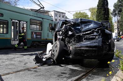 Roma, tram contro auto di Ciro Immobile: "frattura di una costola"