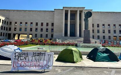 Caro affitti a Roma, studenti in tenda davanti alla Sapienza