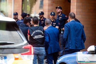 Roma, agente uccide una collega a colpi di pistola e si toglie la vita