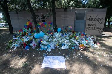 People continue to leave flowers at the place where the car accident occurred where a 5-year-old child died, in Casal Palocco, Rome, Italy, 16 June 2023.   ANSA/EMANUELE VALERI