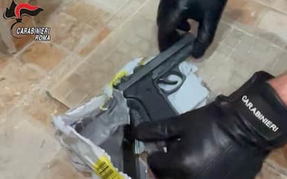 Roma, scoperto laboratorio per modificare armi giocattolo: 3 arresti