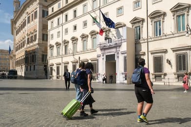 Roma, Piazza Colonna riapre al pubblico: dopo 10 anni via le transenne