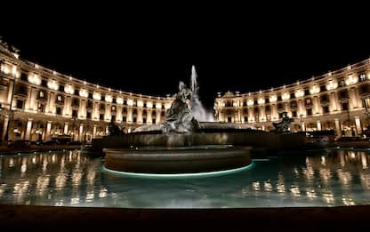 Roma, Gualtieri inaugura nuova illuminazione piazza della Repubblica