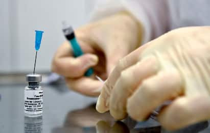 Vaccino, una dose AstraZeneca o Pfizer riduce rischio contagio di 2/3