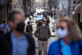 1228943304 ROME, ITALY - OCTOBER 07: People wearing protective masks walk at Via Condotti amid Covid-19 pandemic, on October 07, 2020 in Rome, Italy. Today Italian Prime Minister Giuseppe Conte set an order to make the wearing of face masks in outdoor spaces mandatory due to the increase of Covid-19 cases in Italy. Today there has been an increase in new COVID-19 cases in Italy with the number rising to 3678 for the first time in months. (Photo by Antonio Masiello/Getty Images)