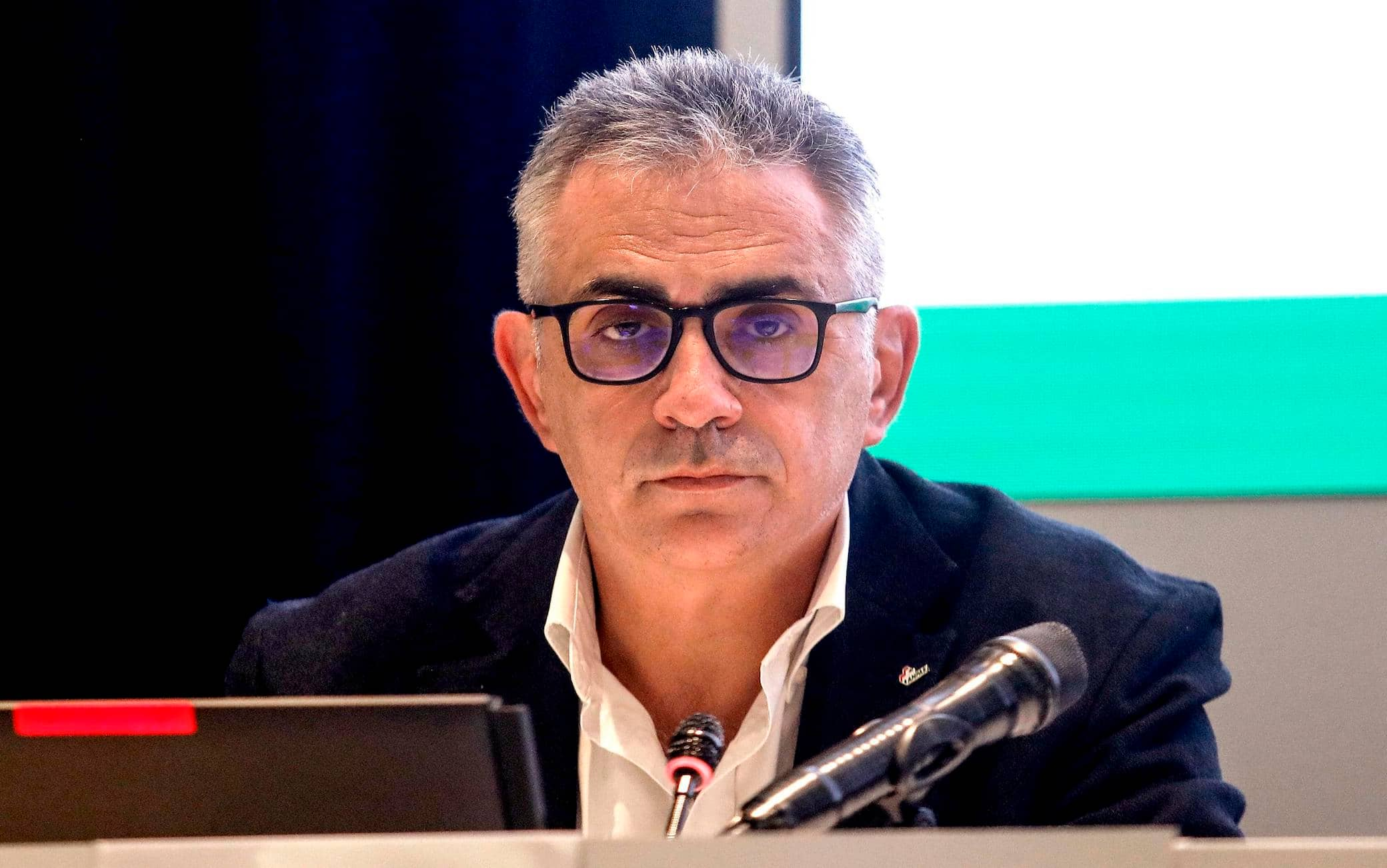 Il virologo Fabrizio Pregliasco alla conferenza stampa per la vaccinazione antinfluenzale in Regione Lombardia a Milano, 8 ottobre 2020.  La campagna vaccinale contro l'influenza partir‡ in Lombardia il 19 ottobre. Le somministrazioni del vaccino partiranno a ottobre con soggetti fragili, gli ospiti delle Rsa e gli over 65. Dalla prima met‡ di novembre si inizier‡ con i soggetti in et‡ pediatrica fragili e con i bambini dai 6 ai 24 mesi, e con soggetti tra i 60 e 64 anni, con priorit‡ per le persone fragili. Da met‡ novembre il calendario proseguir‡ con le fascia dei bambini da due a sei anni, degli operatori sanitari e della popolazione tra i 60 e i 64 anni.ANSA/Mourad Balti Touati