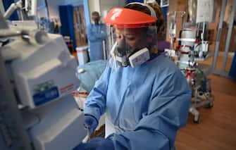 Members of the clinical staff wear personal protective equipment (PPE) as they care for patients at the Intensive Care unit at Royal Papworth Hospital in Cambridge, on May 5, 2020. - NHS staff wear an enhanced level of PPE in higher risk areas such as critical care to minimise the spread of infection between staff and patients. Britain's death toll from the novel coronavirus COVID-19 has topped 32,000, according to an updated official count released Tuesday, pushing the country past Italy to become the second-most impacted after the United States. (Photo by Neil HALL / POOL / AFP) (Photo by NEIL HALL/POOL/AFP via Getty Images)