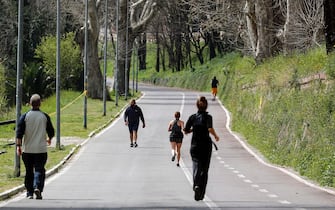 People doing exercise on a bike path in Ponte Milvio district during the coronavirus emergency lockdown, Rome, Italy, 21 March 2020. The number of deaths from the pandemic COVID-19 disease caused by the SARS CoV-2 coronavirus in Italy has now surpassed the death toll for all of China, where the outbreak originated. Countries around the world are taking increased measures to prevent the wide spread of the Coronavirus. ANSA/RICCARDO ANTIMIANI