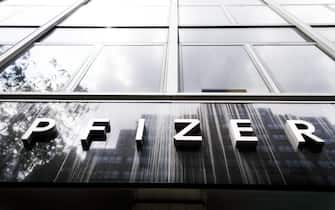 epa08172747 (FILE) - A view of companu signage at Pfizer's headquarters in New York, New York, USA, 11 July 2018 (reissued 28 January 2020). New York-based Pfizer Inc. is to release their 4th quarter 2019 results on 28 January 2020.  EPA/JUSTIN LANE