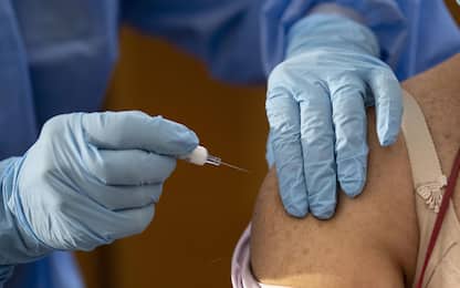 Covid, le differenze tra il vaccino di Moderna e quello di Pfizer