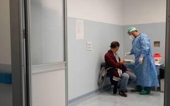 La distribuzioe di vaccini antinfluenzali Ospedale Militare di Baggio,  Milano, 8 Novembre, 2020.  ANSA/Andrea Fasani
