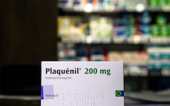 (200528) -- PARIS, May 28, 2020 (Xinhua) -- A box of Plaquenil (hydroxychloroquine) is seen at a drugstore in Paris, France, April 29, 2020. France on Wednesday banned the use of malaria drug hydroxychloroquine to treat patients suffering severe forms of COVID-19, the disease caused by the novel coronavirus. (Photo by Aurelien Morissard/Xinhua) (Photo by Xinhua/Sipa USA) (PARIS - 2020-04-29, Xinhua / IPA) p.s. la foto e' utilizzabile nel rispetto del contesto in cui e' stata scattata, e senza intento diffamatorio del decoro delle persone rappresentate