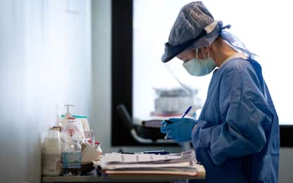 Covid, medici e infermieri internisti dicono sì al 100% al vaccino