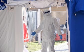 Tenda triage davanti al pronto soccorso dell’ospedale Giovanni Bosco per fornire  assistenza su Corona Virus in Piemonte, Torino, 26 febbraio 2020 ANSA/ ALESSANDRO DI MARCO