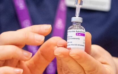 Precisazioni scarsa efficacia vaccino Astrazeneca, Ema decide venerdì