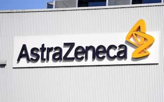 epa08968561 (FILE) - A view of the logo at biopharmaceutical company AstraZeneca headquarters in Sydney, Australia, 19 August 2020 (reissued 27 January 2021). AstraZeneca has rejected EU's criticism of its vaccine rollout process, after the company had announced delays in delivering the agreed doses to the bloc.  EPA/DAN HIMBRECHTS AUSTRALIA AND NEW ZEALAND OUT *** Local Caption *** 56556600