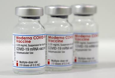Vaccino Covid: l’Ema raccomanda Moderna per i 12-17enni