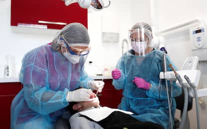 Denti, durante la pandemia sono aumentati gli episodi di bruxismo