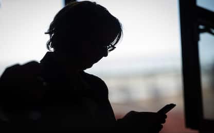 Gli smartphone possono rendere un genitore peggiore: lo studio