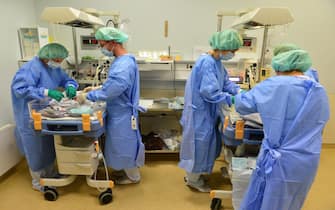 Un gruppo di operatori sanitari in ospedale