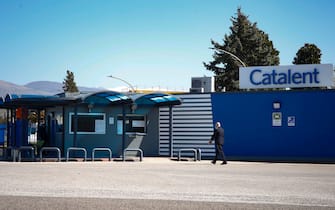 L esterno dello stabilimento della multinazionale Catalent, dove viene infialato il vaccino anti-Codid19 di AstraZeneca, Anagni 25 marzo 2021. ANSA/FABIO FRUSTACI