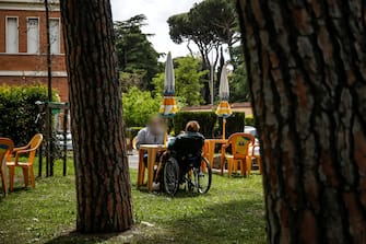Annamaria (92 anni) riceve la vista del figlio Fabio nel giardino dell  RSA Villa Sacra Famiglia, Roma 14 maggio 2021. ANSA/FABIO FRUSTACI