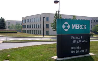 PHL01 - 20020708 - LANSDALE, UNITED STATES : This photo shows a view of several buildings at Merck Pharmaceuticals in Lansdale, PA, 30 miles northwest of Philadelphia, 08 July 2002. Merck recorded 12.4 billion dollars in revenue from the company's pharmacy-benefits unit that was never collected, news reports alleged Monday.    EPA PHOTO     AFPI/TOM MIHALEK/tom/rg