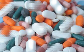 pastiglie compresse di medicinali vari - malattie mantali e dipendanza da exctasy droghe - costo della sanita'