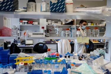 Researchers at work in the ReiThera's laboratories , company is working on second phase of the anti-Covid vaccine named ''GRAd-CoV2'', Castel Romano, outskirts of Rome, on 8 Jannuary 2021. ANSA/FABIO FRUSTACI