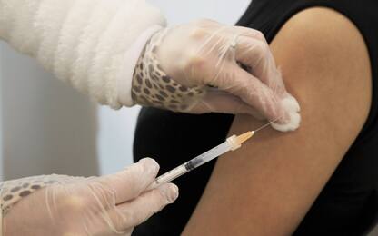 Napoli, false inoculazioni di vaccino: arrestata operatrice sanitaria