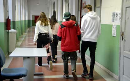 Pescara, rapporti sessuali tra professoressa e alunna. Docente sospesa