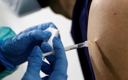 Covid, allerta su quarta dose dai medici: "Prevista scarsa adesione"