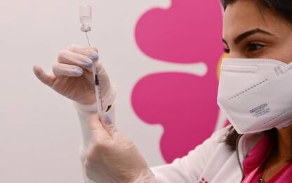 Covid, l’Ema esamina due vaccini aggiornati: possibile ok a settembre