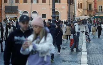 People in Piazza Navona, Rome, Italy, 07 February 2022. ANSA/FABIO FRUSTACI