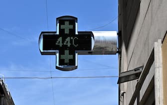 The thermometer of a pharmacy indicates 44°C in downtown Rome on August 12, 2021. - A blistering heatwave is sweeping across Italy this week, fuelling fires in the south of the country, notably Sicily and Calabria, where a UNESCO-designated natural park is threatened. (Photo by Alberto PIZZOLI / AFP) (Photo by ALBERTO PIZZOLI/AFP via Getty Images)