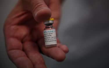 A medical staff shows a doses of an Imvanex vaccine used to protect against Monkeypox virus at a Monkeypox vaccination site in Paris on August 3, 2022. - Despite a shortage of people to administer shots, the vaccination campaign is gaining momentum in the Paris region, which has been the epicentre of France's outbreak. (Photo by JULIEN DE ROSA / AFP) (Photo by JULIEN DE ROSA/AFP via Getty Images)