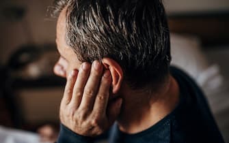 1300865464 ear pain, older man