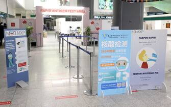 Il punto tamponi a Malpensa Un punto tamponi per rilevare l infezione da coronavirus all interno del terminal 1 dell aereoporto di Milano Malpensa, 29 Dicembre 2022.
ANSA / MATTEO BAZZI