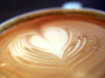 Studio: “Caffè con il latte può avere effetto antinfiammatorio”