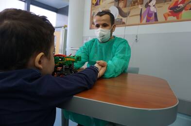 Padre dona polmone al figlio all'ospedale di Bergamo: bambino dimesso