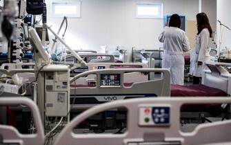 Z4Z Un momento dell inaugurazione per attivazione di nuovi 18 posti letto di Terapia intensiva Covid presso l Ospedale Umberto I, durante l emergenza della pandemia per il Covid-19 Coronavirus, Roma, 19 marzo 2021. ANSA/ANGELO CARCONI