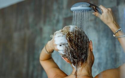Fa male lavare i capelli ogni giorno? Le risposte degli esperti