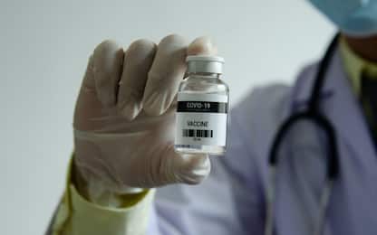 Covid, allo studio vaccino a Rna potenziato: funziona meglio in spray