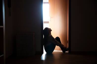 Suicidio giovanile, l’esperto: "Legame tra social e disagio mentale"